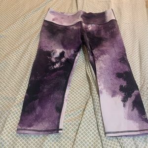 Cropped Alo Yoga exercise pants
